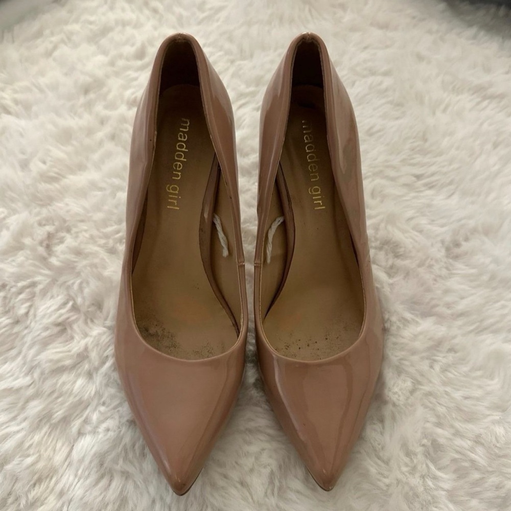 Madden Girl Women's Tan Pumps